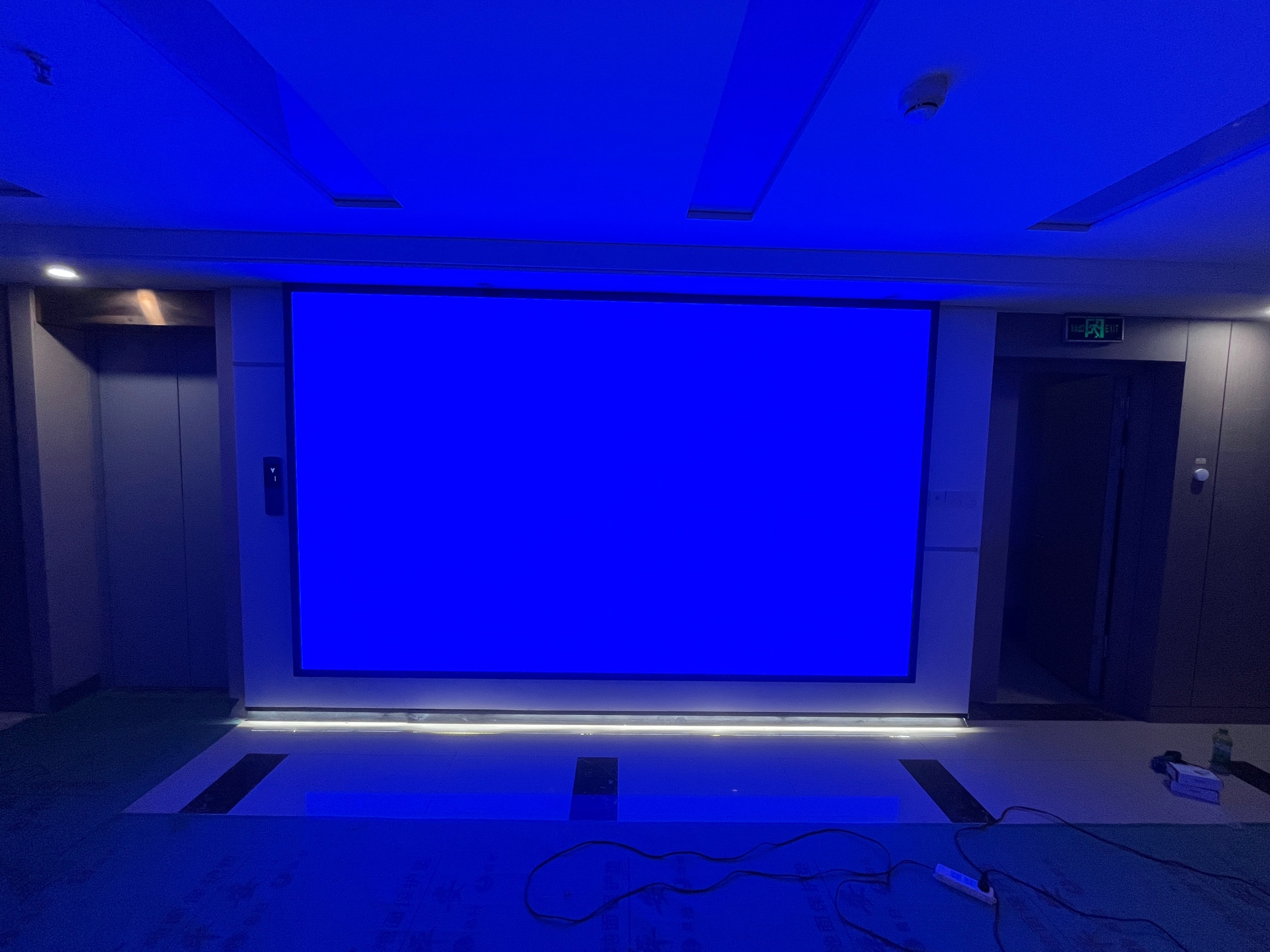 中南SOHO城 舊屏改造P2安裝調(diào)試完畢 尺寸： 3.2*1.92； 像素點： 1600*900