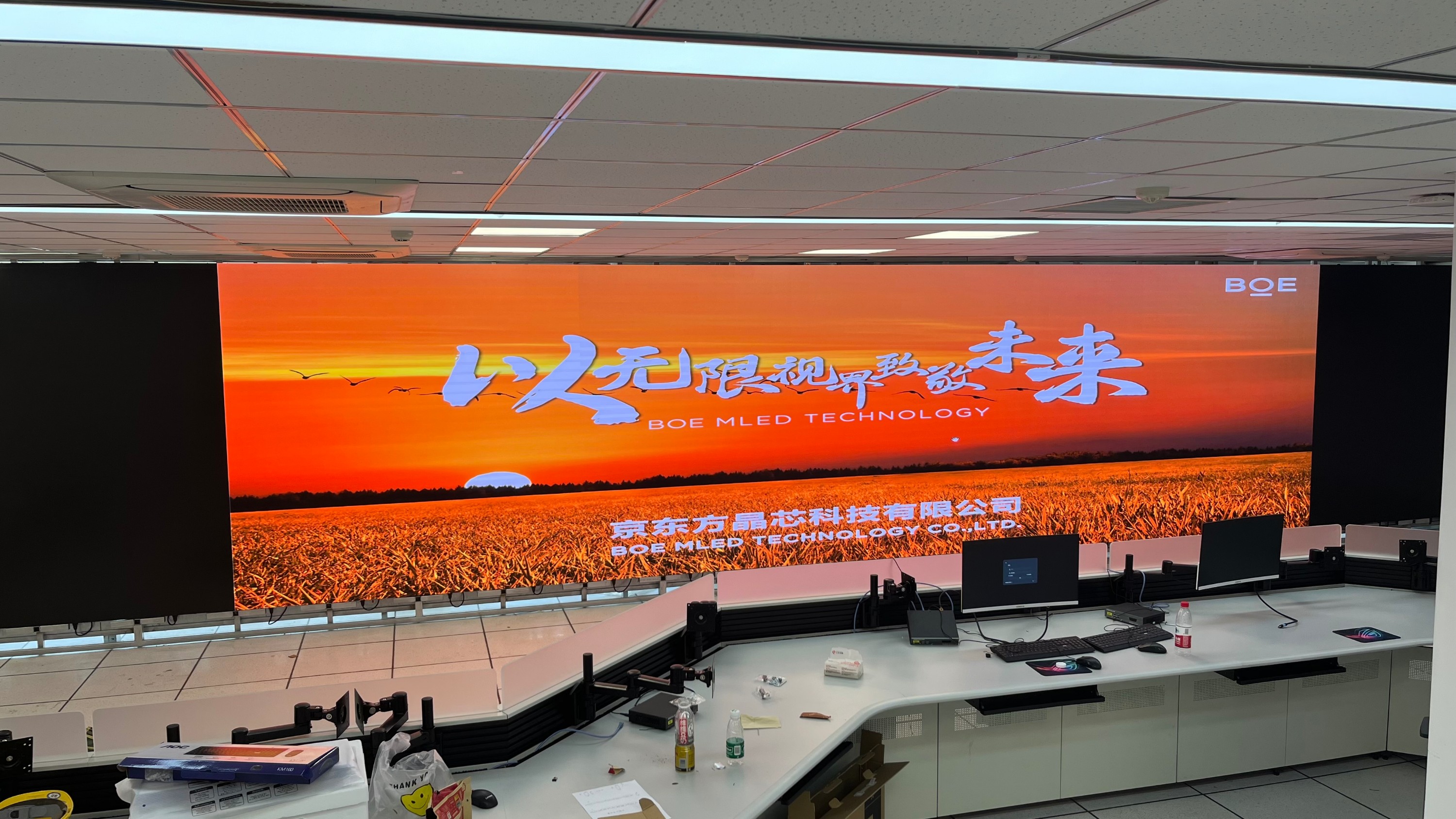 蔡甸汽車(chē)測(cè)試場(chǎng)COB1.2安裝調(diào)試完成   尺寸： 13.8*2.3625 ；像素點(diǎn) ：11040*1890 